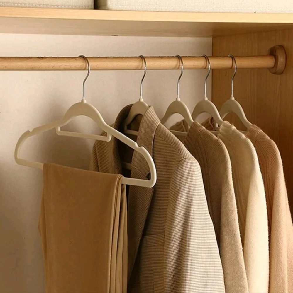 NIP Nonslip hangers set of 10